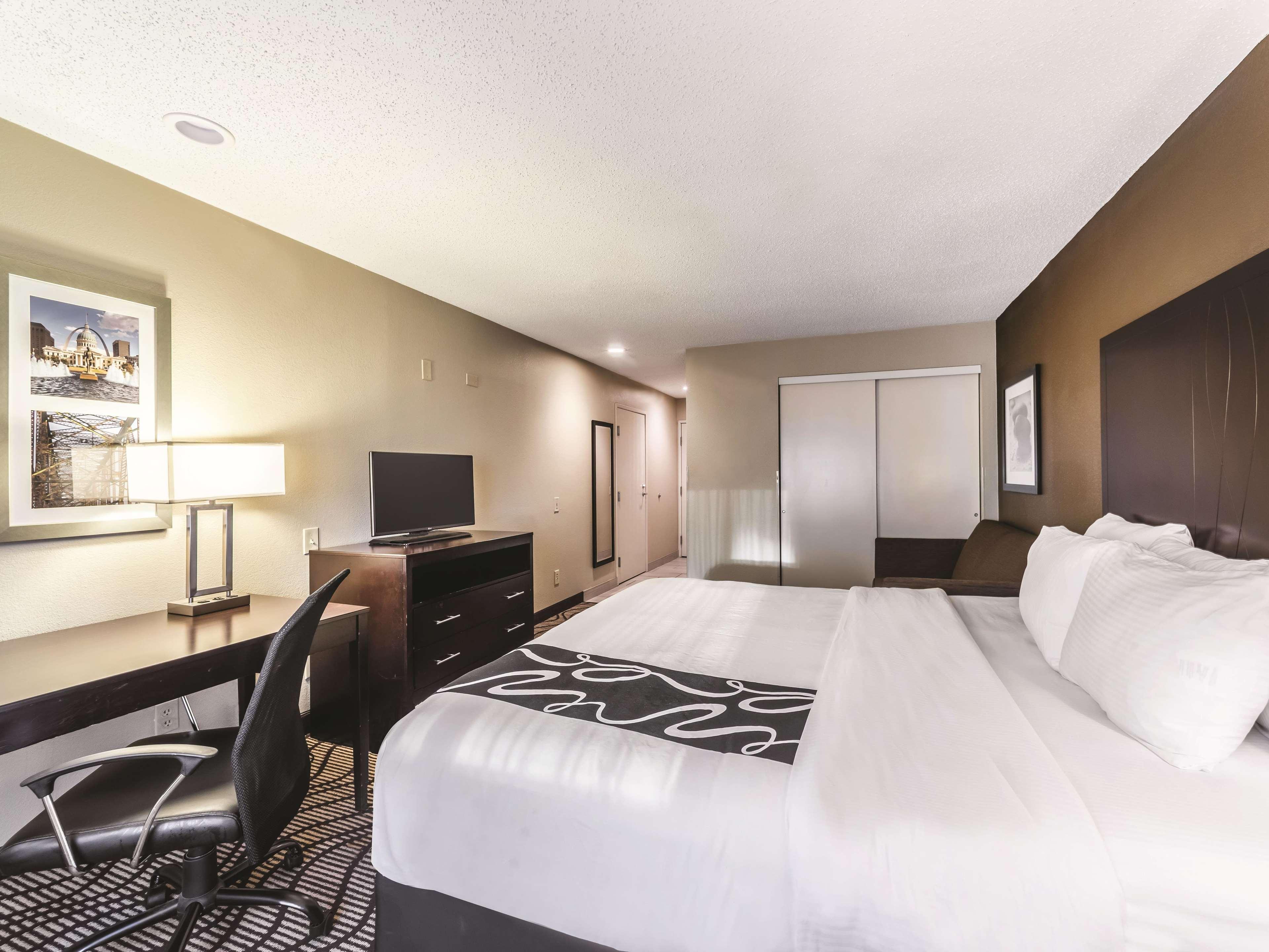 La Quinta By Wyndham Collinsville - St. Louis Bagian luar foto