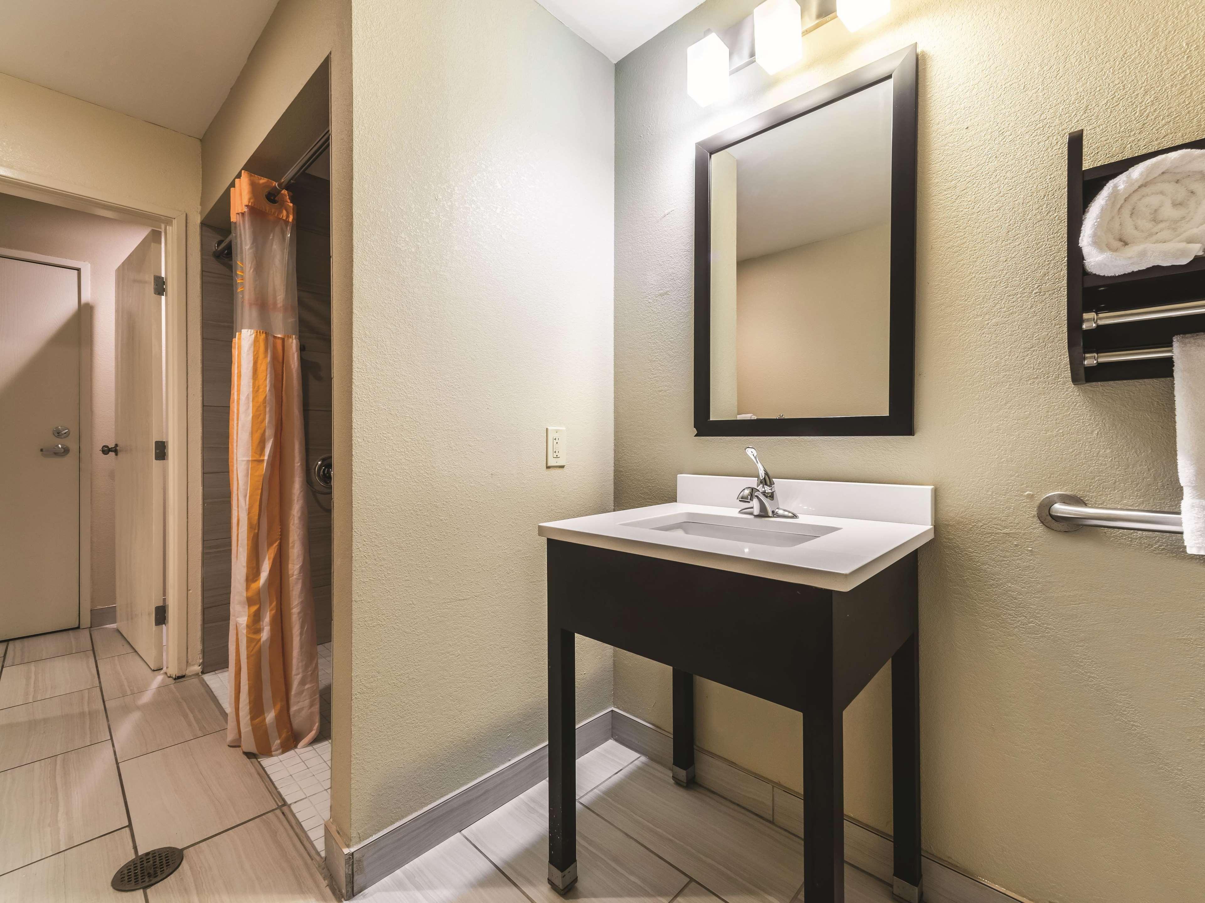 La Quinta By Wyndham Collinsville - St. Louis Bagian luar foto