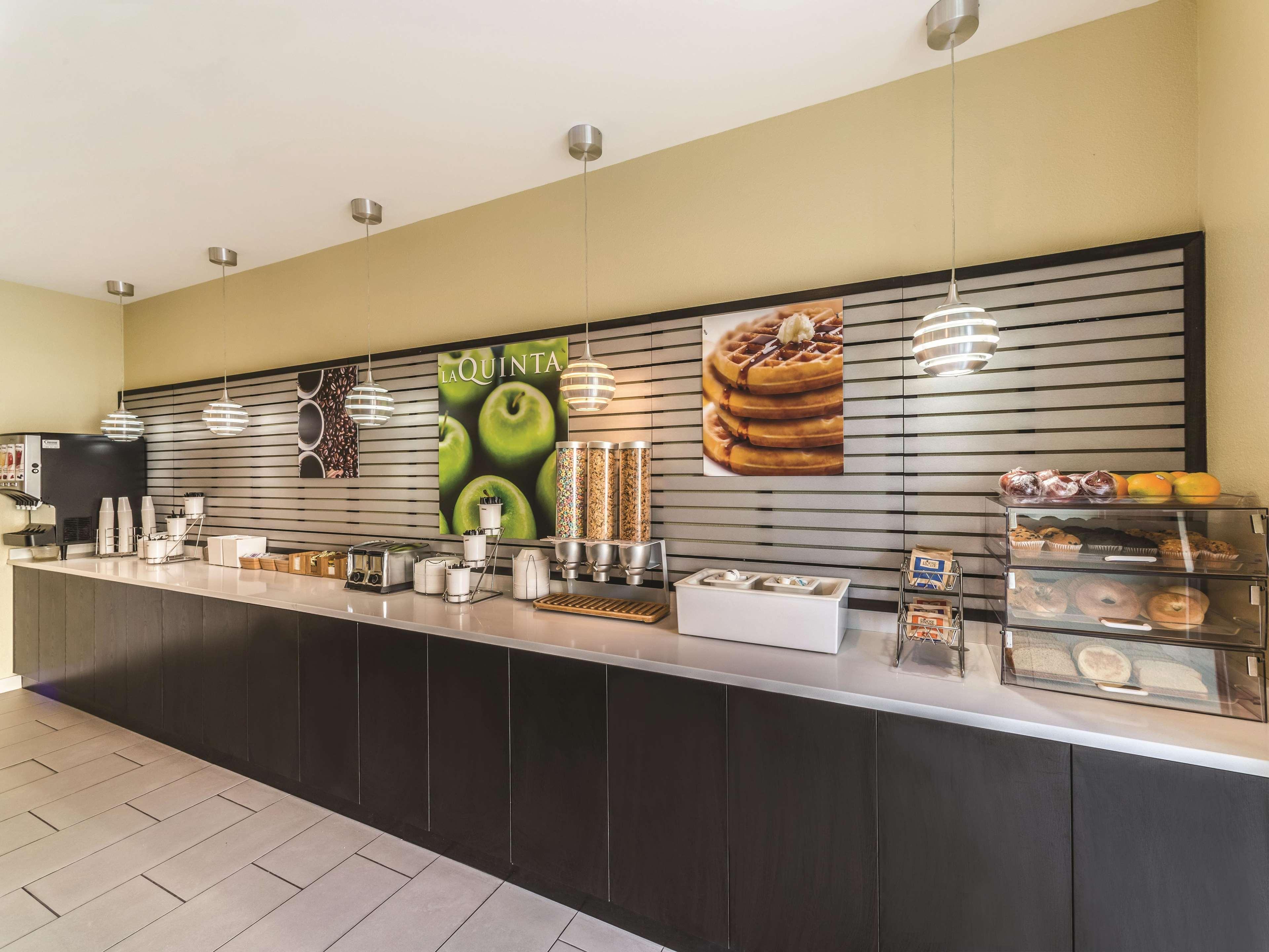 La Quinta By Wyndham Collinsville - St. Louis Bagian luar foto
