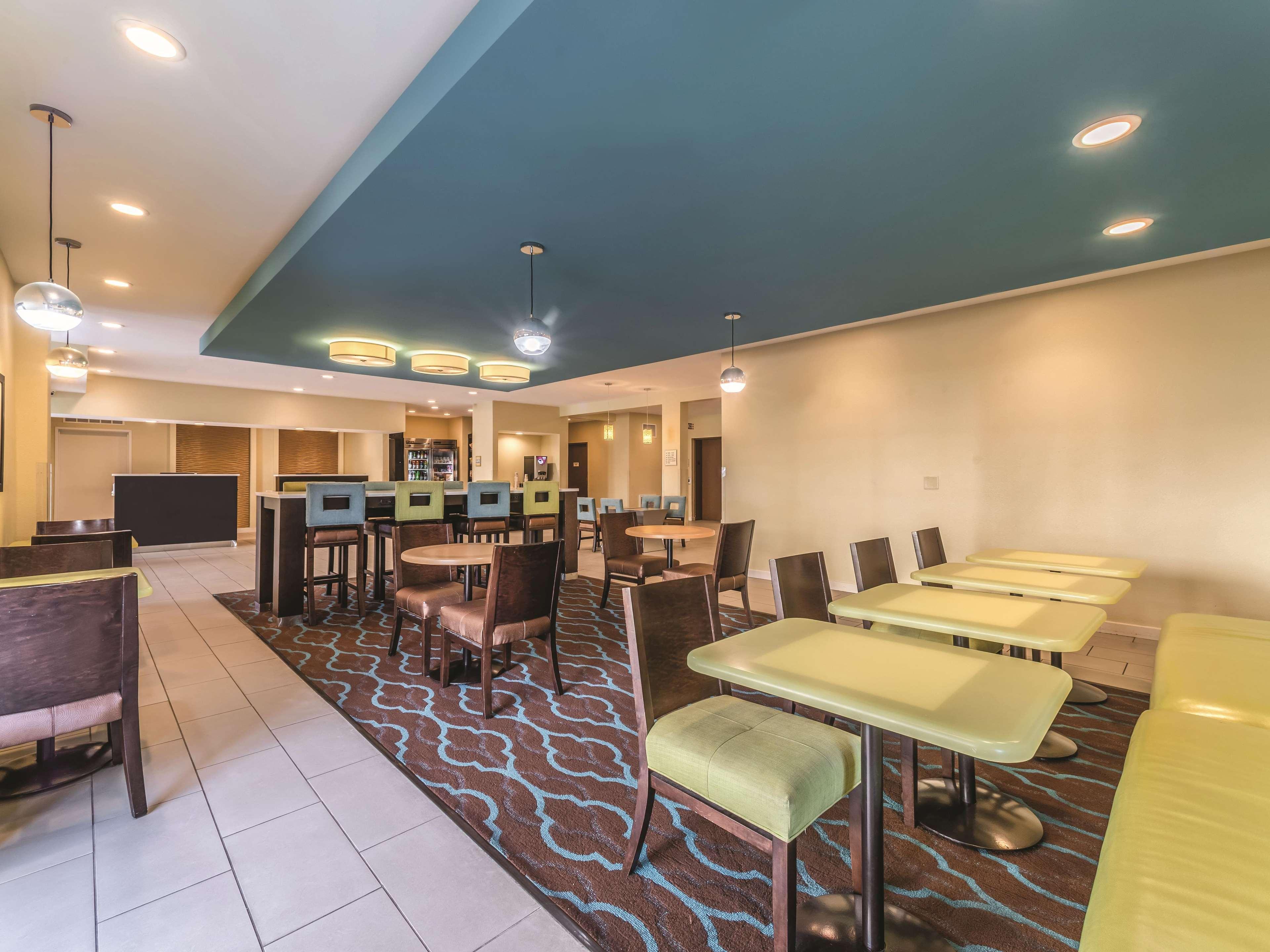 La Quinta By Wyndham Collinsville - St. Louis Bagian luar foto