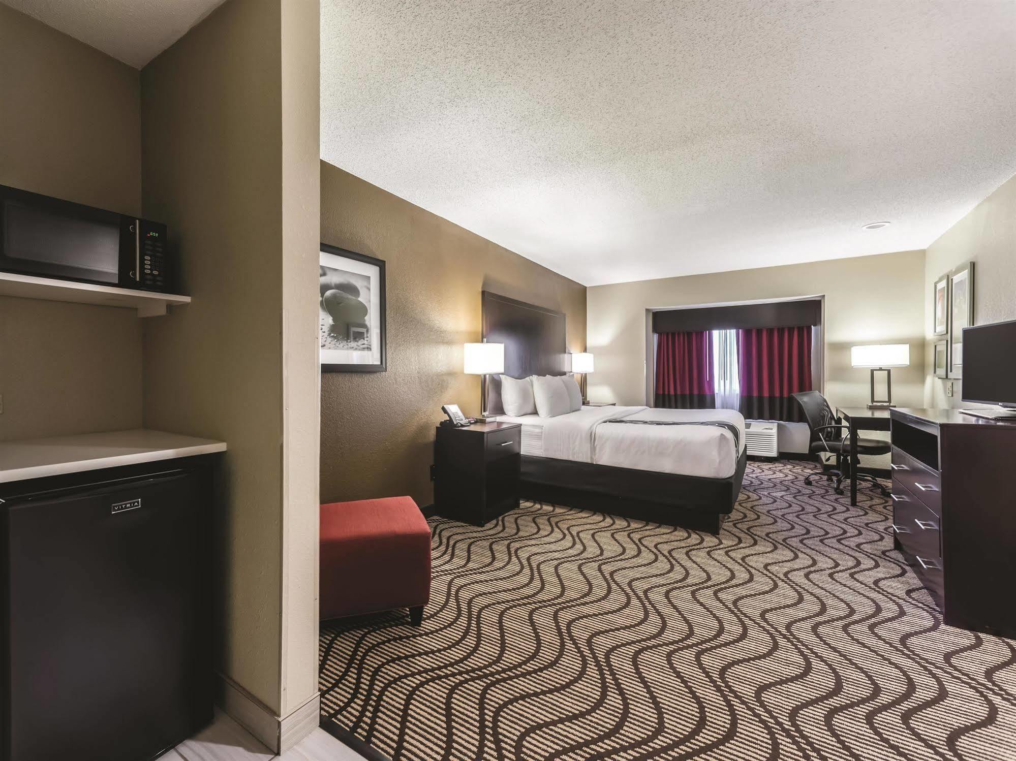 La Quinta By Wyndham Collinsville - St. Louis Bagian luar foto