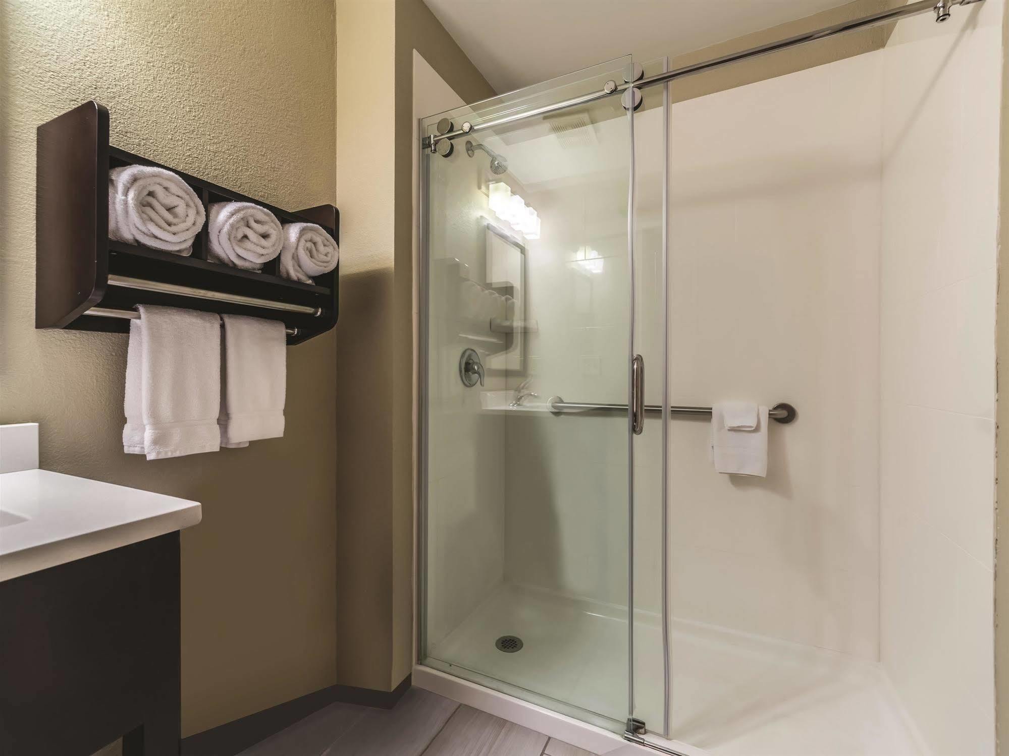 La Quinta By Wyndham Collinsville - St. Louis Bagian luar foto
