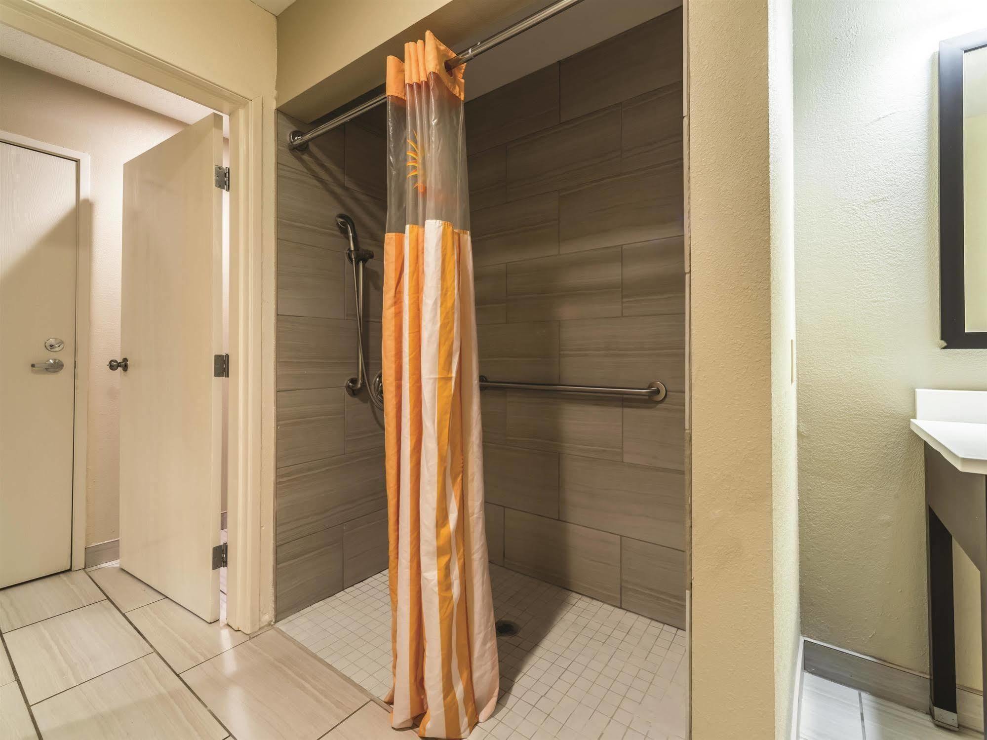 La Quinta By Wyndham Collinsville - St. Louis Bagian luar foto