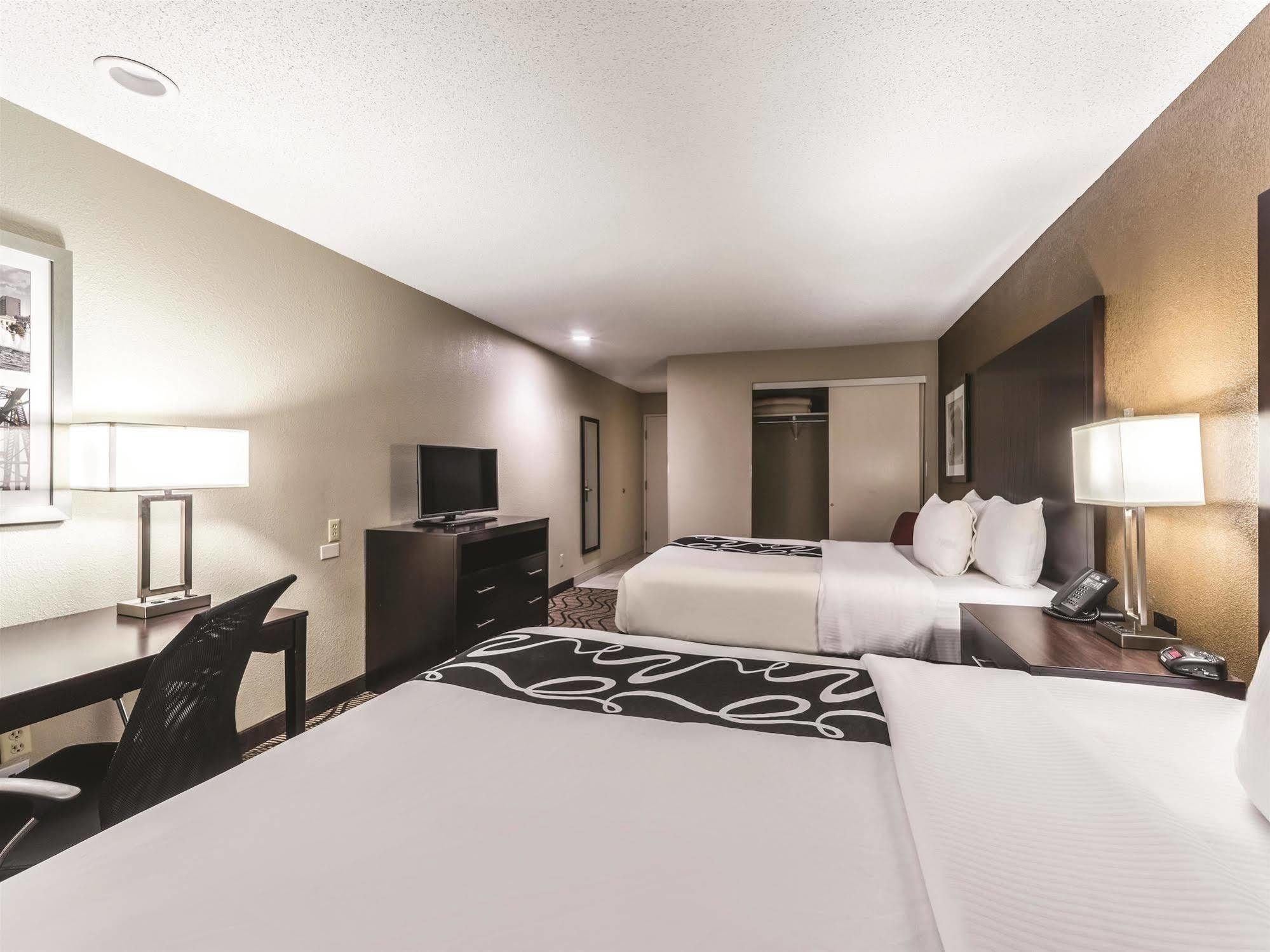 La Quinta By Wyndham Collinsville - St. Louis Bagian luar foto