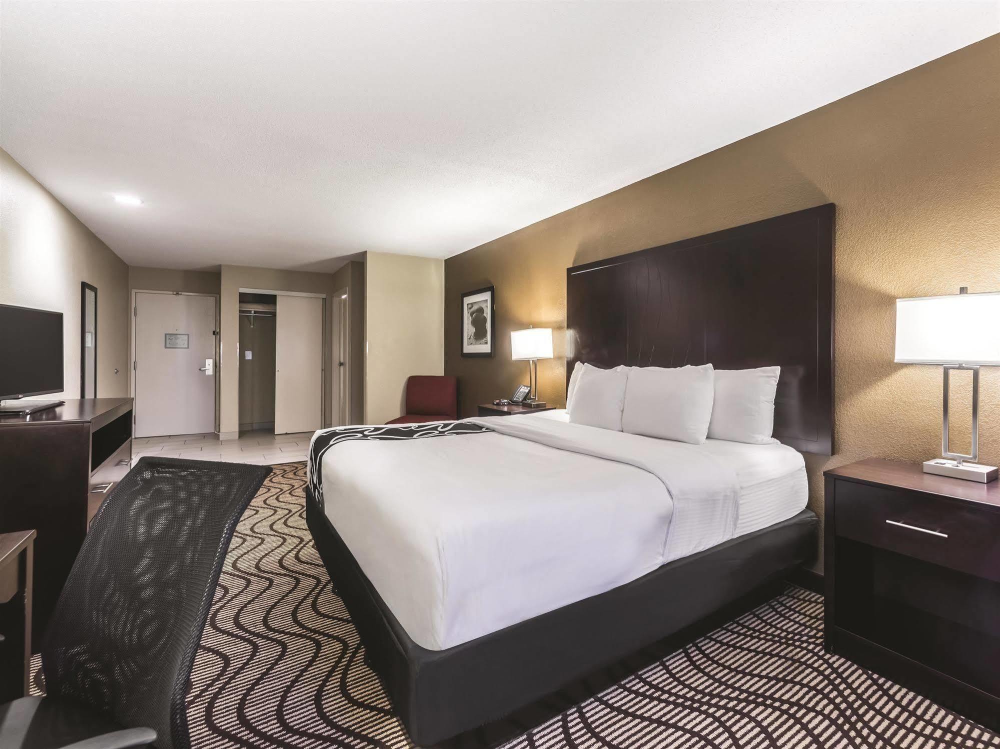 La Quinta By Wyndham Collinsville - St. Louis Bagian luar foto